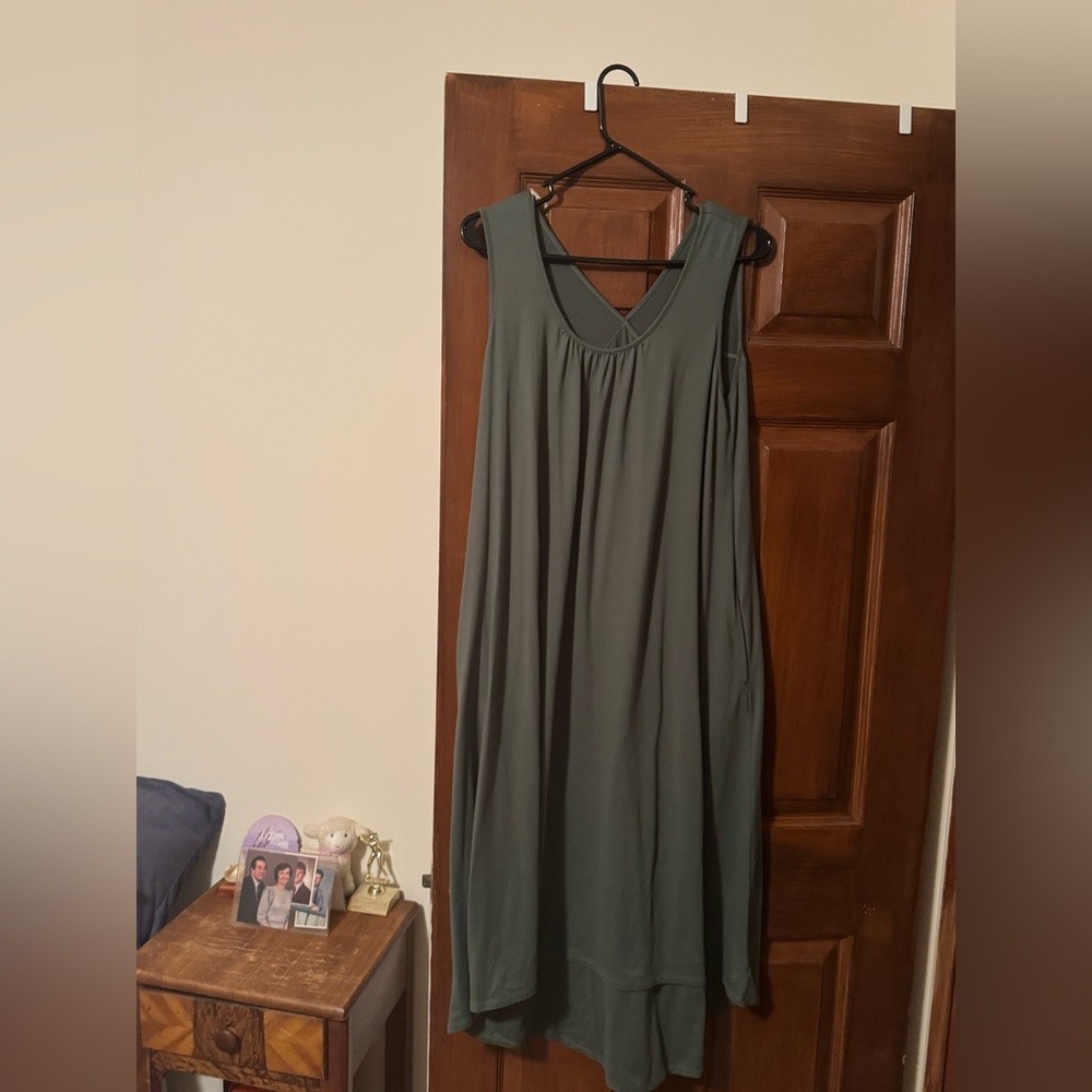 Green Sleeveless V-Neck Maxi Sundress